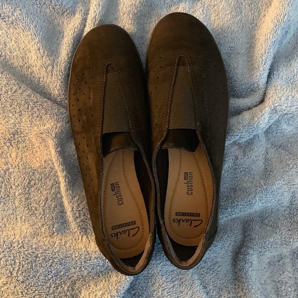 Clarks women black suede sloes size 8